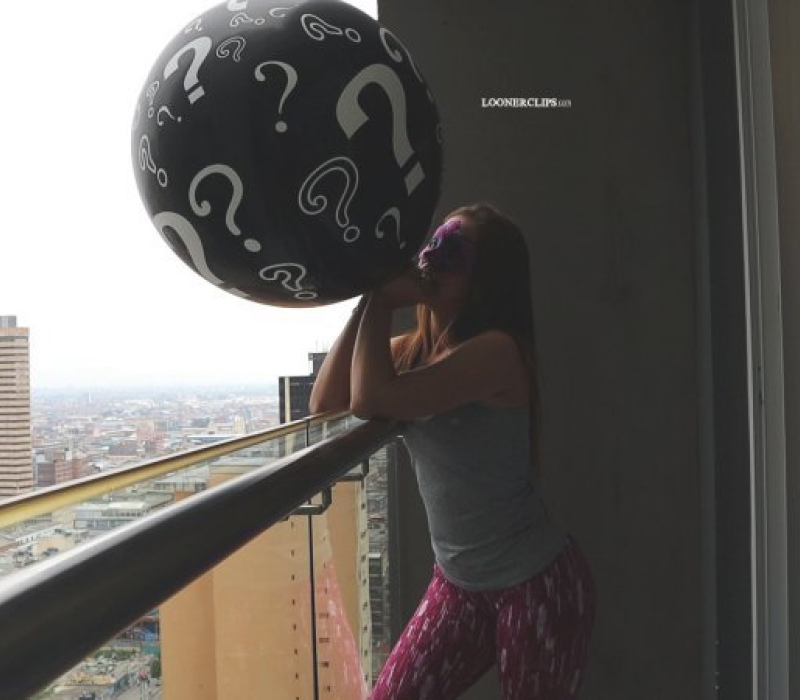 Alexis-Balloon of a thousand questions blow&bounce