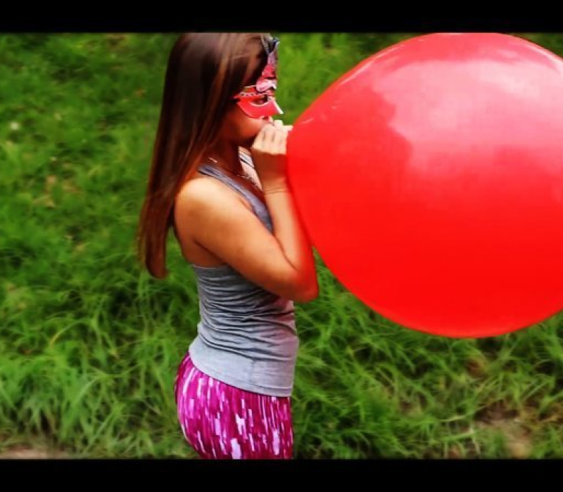 ​​Inflating a Giant Balloon Public B2P​​ Alexis