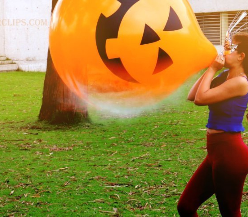 Pumpkin Balloon Blow to pop Halloween Special- Alexis at the park