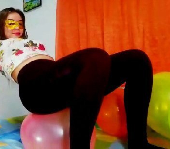 Alexis - Sit to pop coloured balloons Amateur