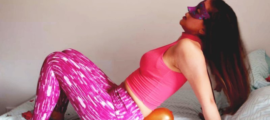 Alexis Sit to pop INDOORS - Suite Room