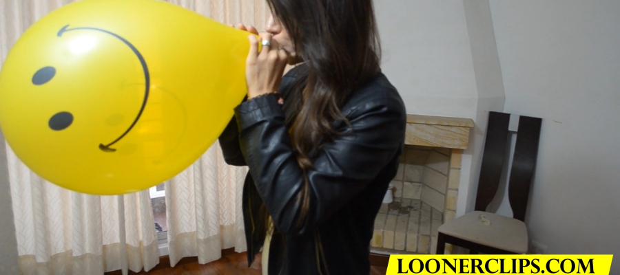 Samdi playing with Balloons (Sit,Nail,b2p,Stomp)