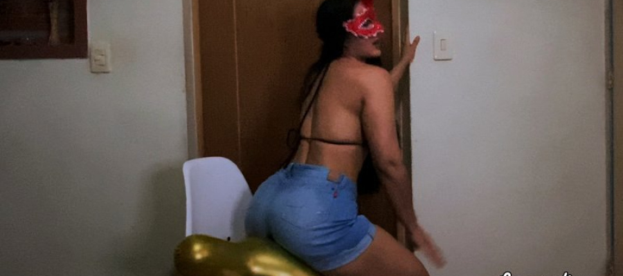 Amateur Sit2pop - Becky´s first sit to pop ever