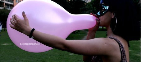 Sarah Popping pink and Black balloons