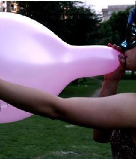 Sarah Popping pink and Black balloons