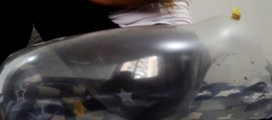 Alexis - Sit to pop 6 Giant Balloons - #sittopop