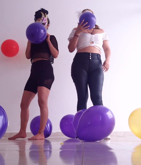 MILF learns from Antonia how to deal with balloons