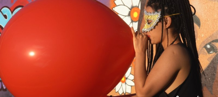 Blowing Up a Balloon Until It Pops: A Risky Public Park Experiment Sarah